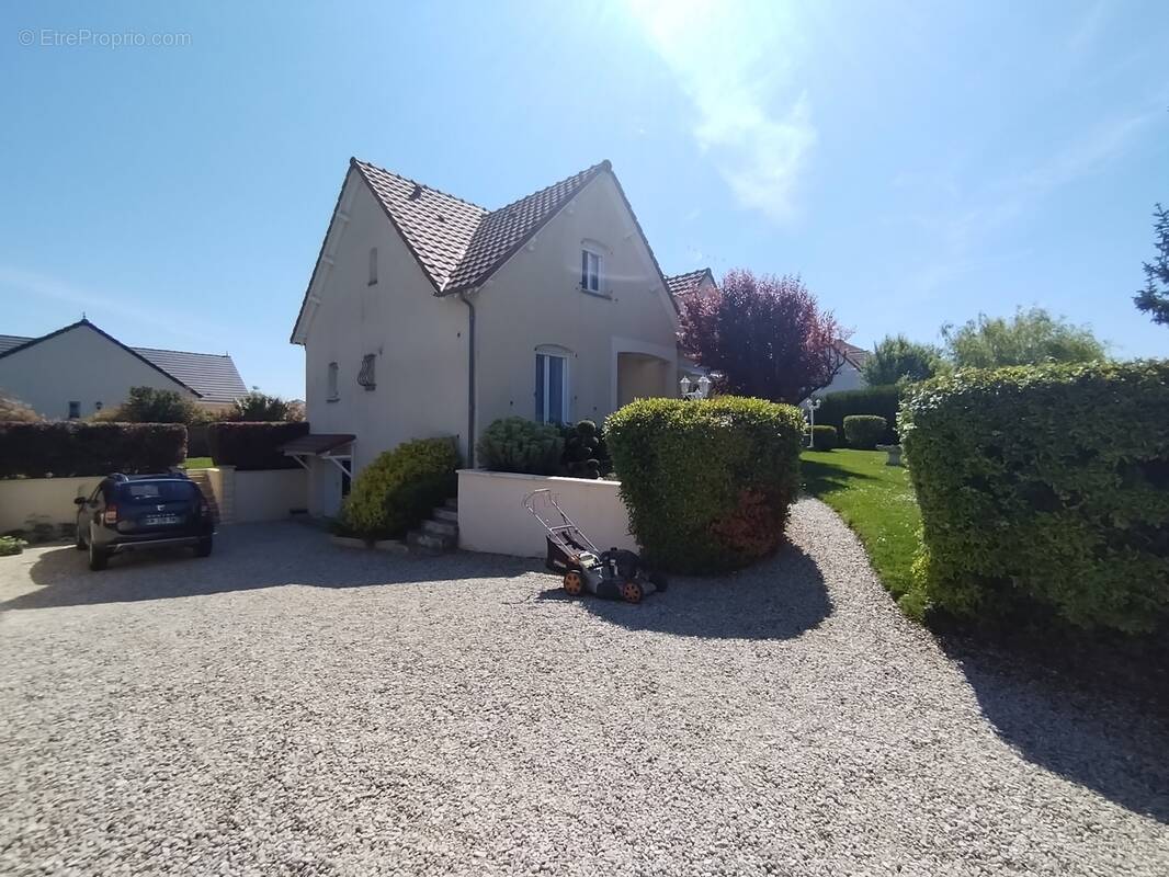 Maison à LA RIVIERE-DE-CORPS