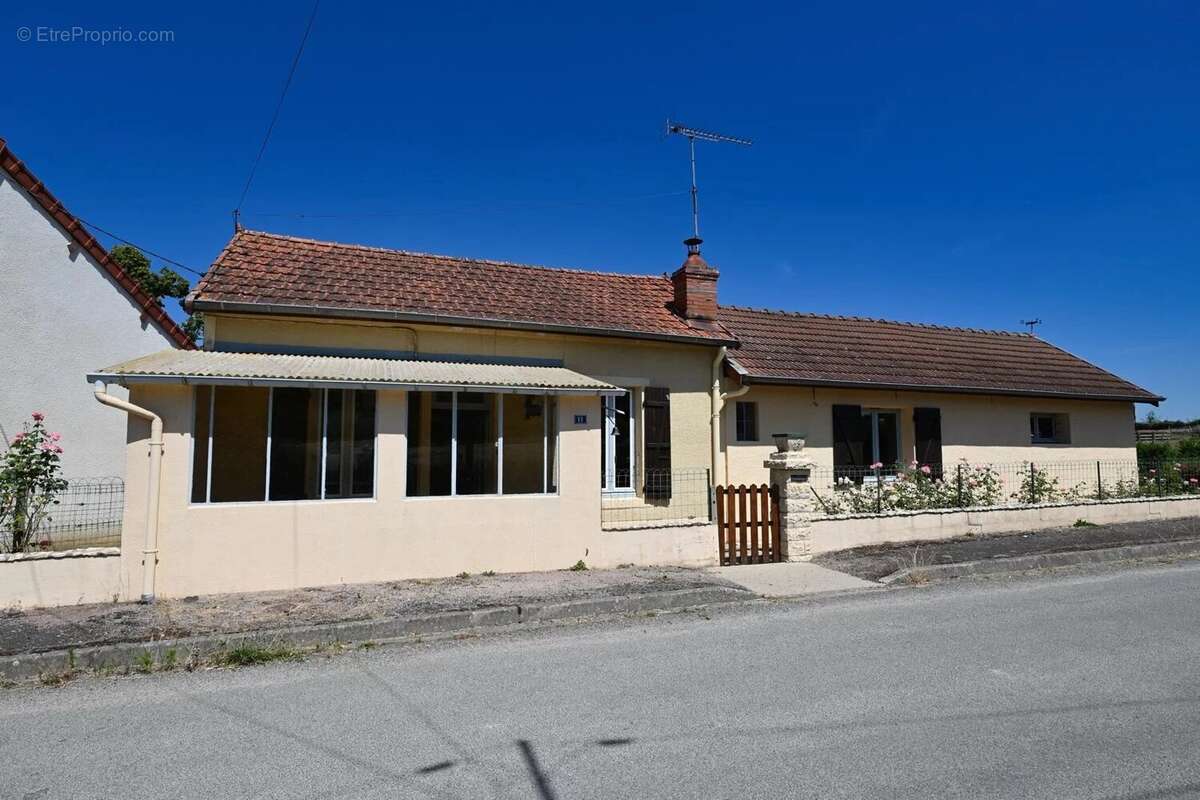 Maison à CERCY-LA-TOUR