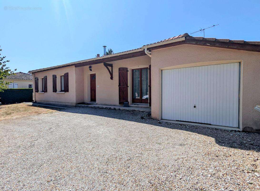 Maison plain pied , 4 chambres,  proche commodités avec garage - photo 2