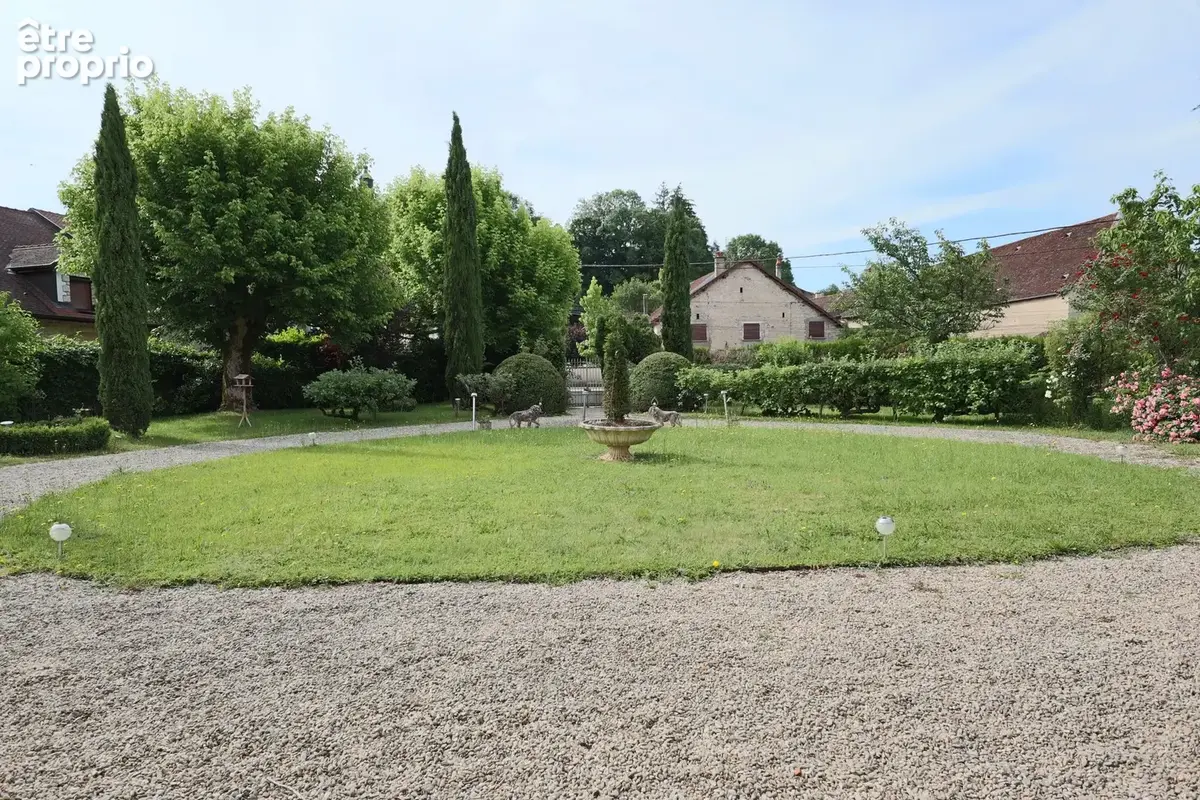 Maison 14 pièces 416 m² à vendre à Marnay (70150) - photo 3