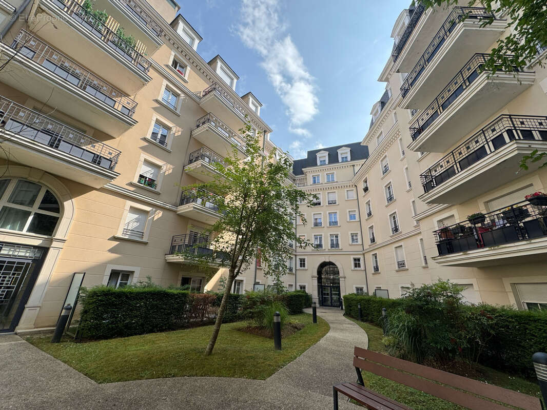 Appartement à LE PLESSIS-ROBINSON