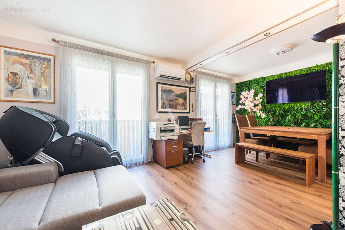 Appartement à MARSEILLE-5E