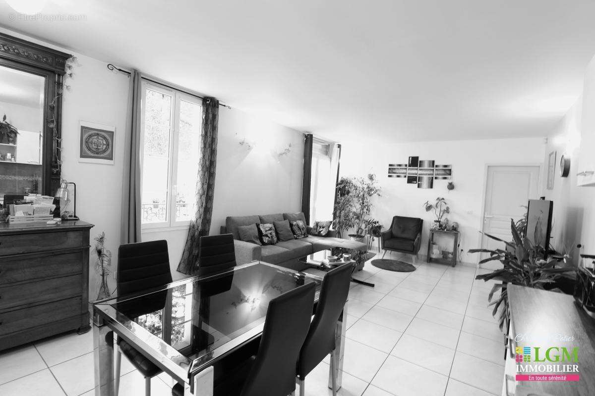 VALRÉAS (84) - Bel appartement lumineux en RDC de 72 m² - photo 2