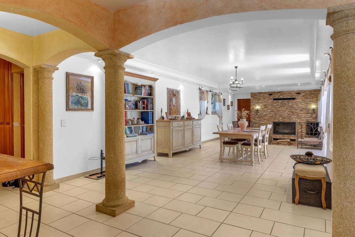 Maison à LA MOTTE