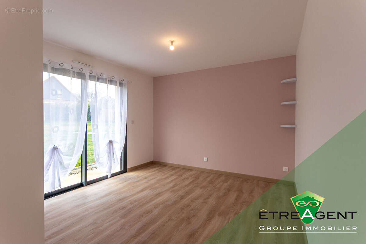 Maison de PLAIN-PIED - LA NEUVE LYRE - 190 m² - 5 chambres - photo 7