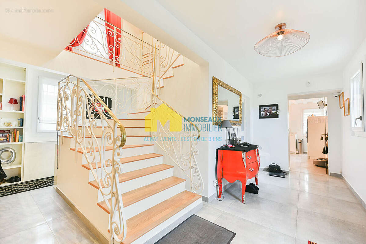 Maison Linas 290 M² - photo 5