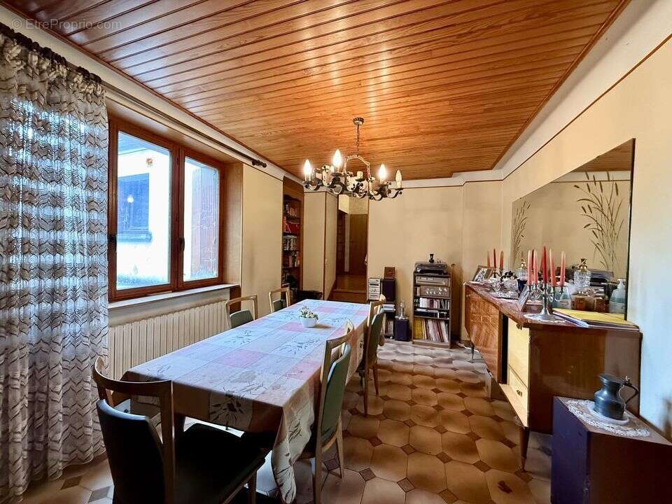 Maison ancienne avec grange et grand terrain - - photo 5