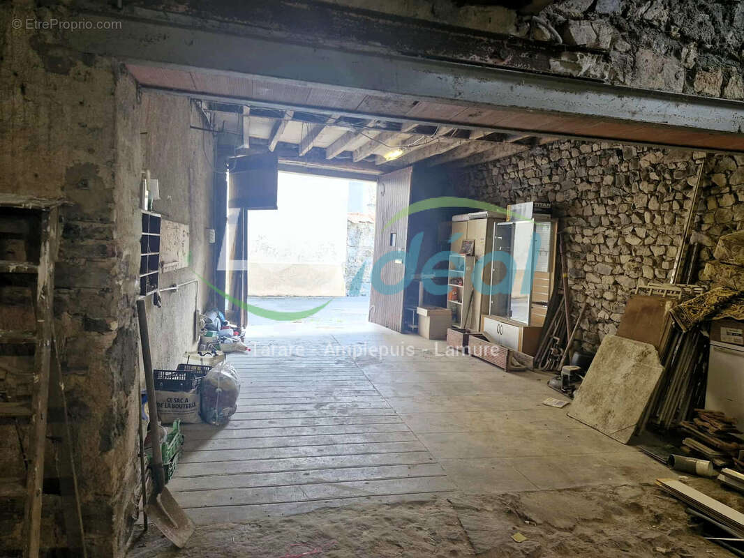 Maison à POULE-LES-ECHARMEAUX