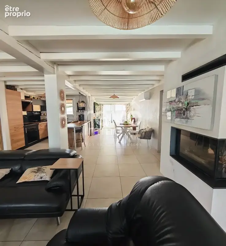 Le Plantay  Maison 133 m²  Piscine, 4 chambres, garage  Terrain 976 m² - photo 6