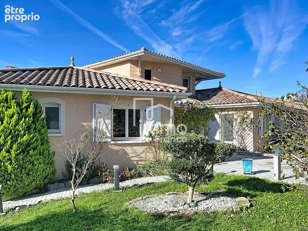 Villa Revonnas 11 pièce(s) 365 m2 PISCINE - photo 13
