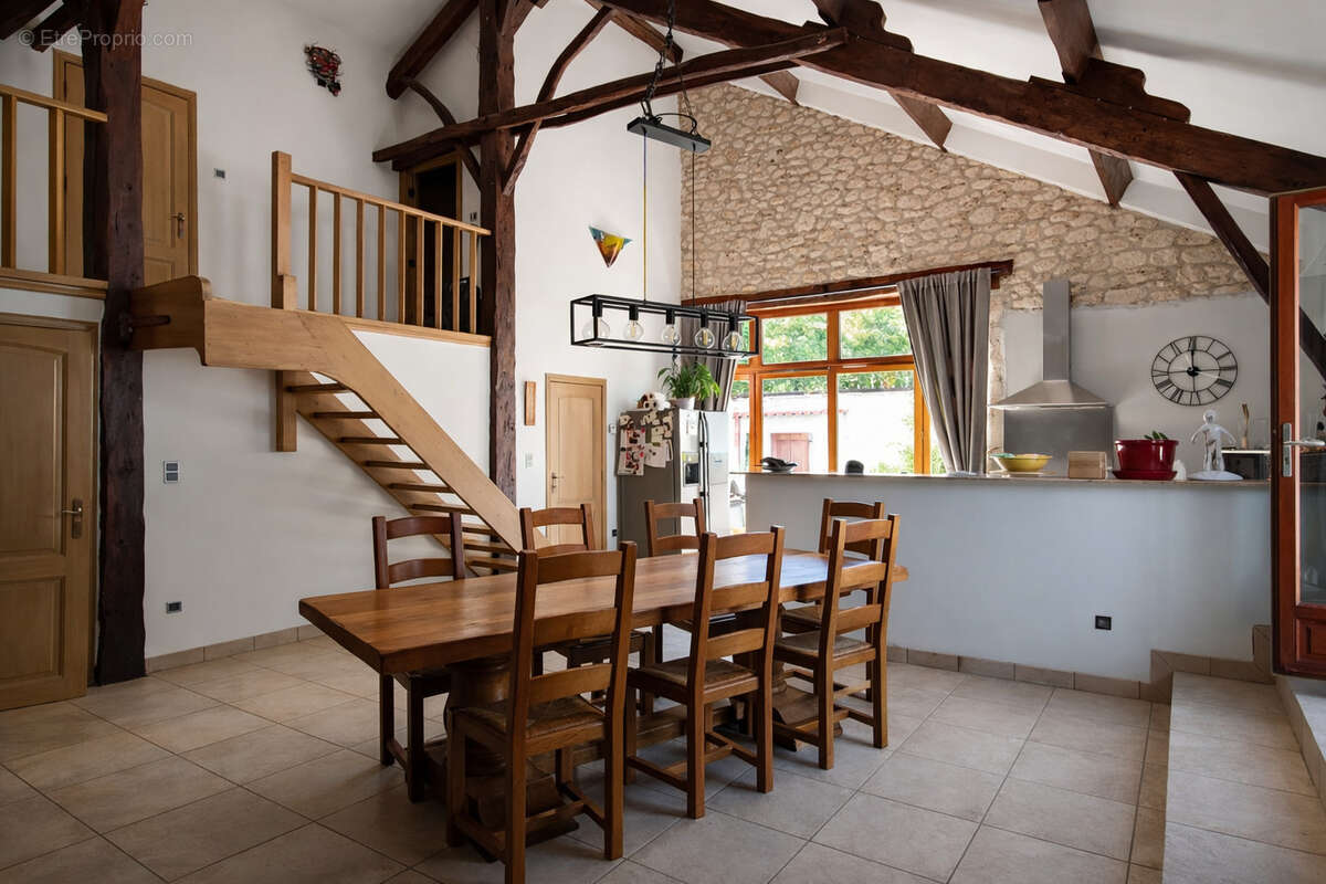 Maison à MONTAIGU-DE-QUERCY