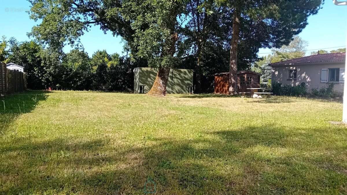 Terrain constructible de 558 m² Secteur Chatenet Saint Palais sur Mer - photo 3