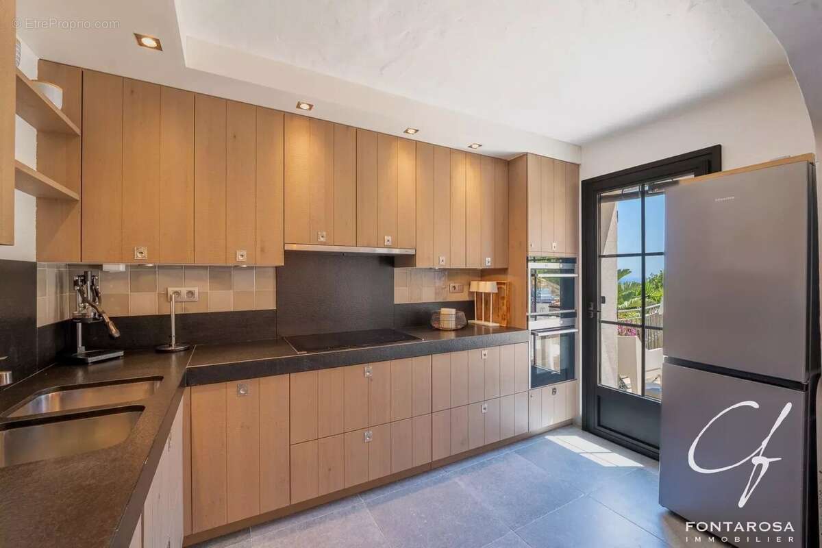 Maison à ROQUEBRUNE-SUR-ARGENS