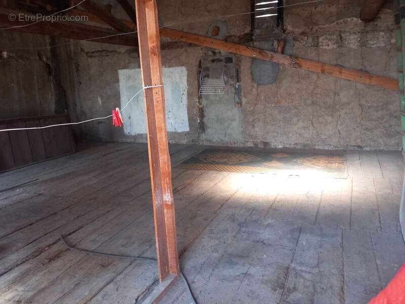 Maison de ville 88 m² avec garage, grenier aménageable et fort potentiel d'investissement – Quartier du Moutier à Thiers - photo 13