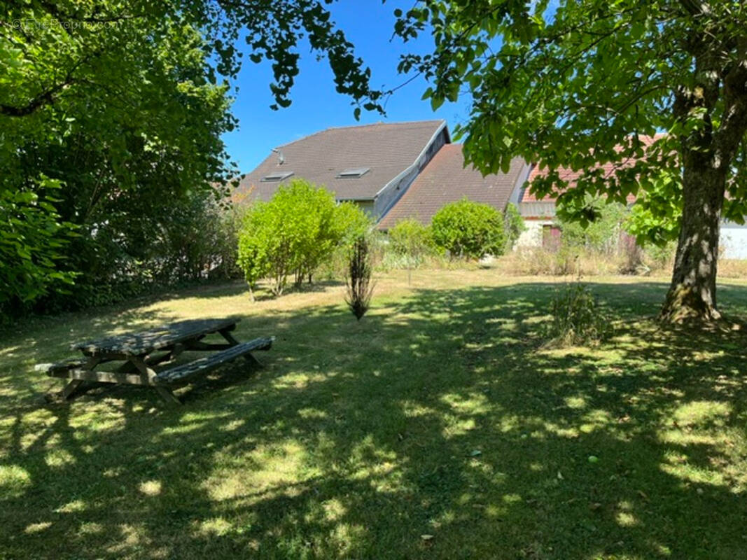 Maison à MONCLEY