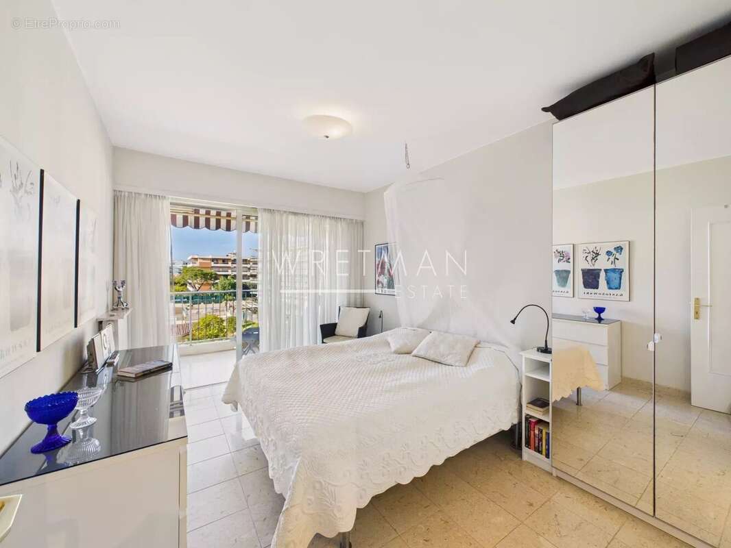 Appartement à SAINT-LAURENT-DU-VAR