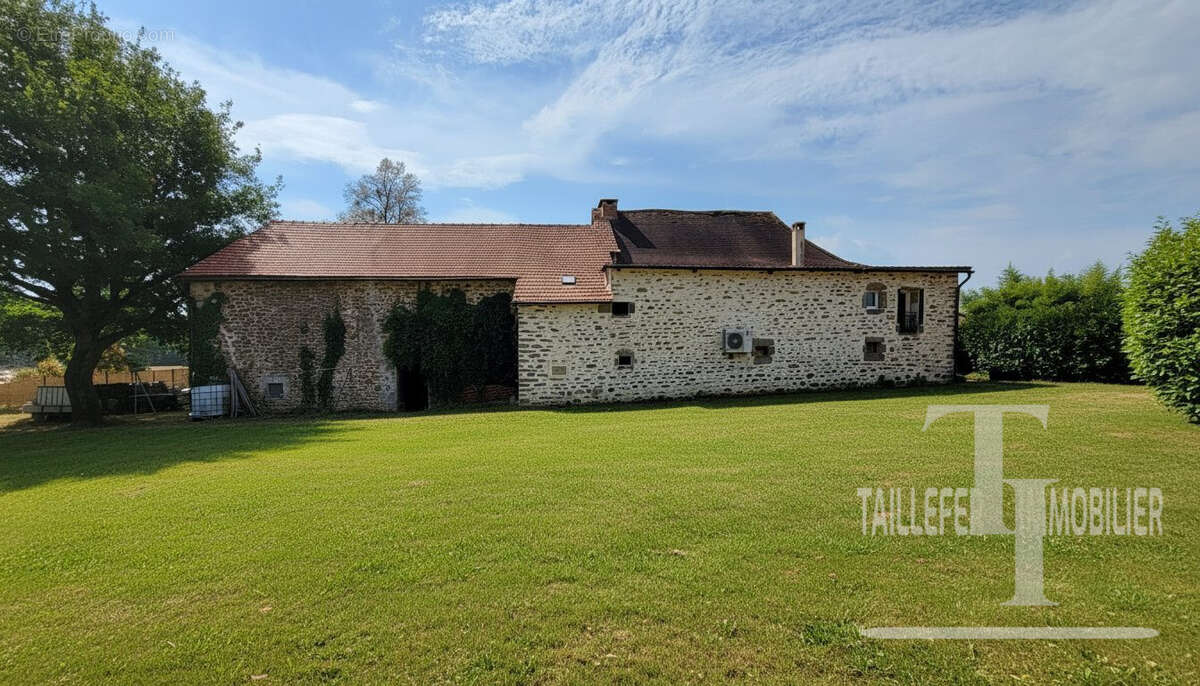 Maison 260 m² à Saint-Saud-Lacoussiere  - photo 4