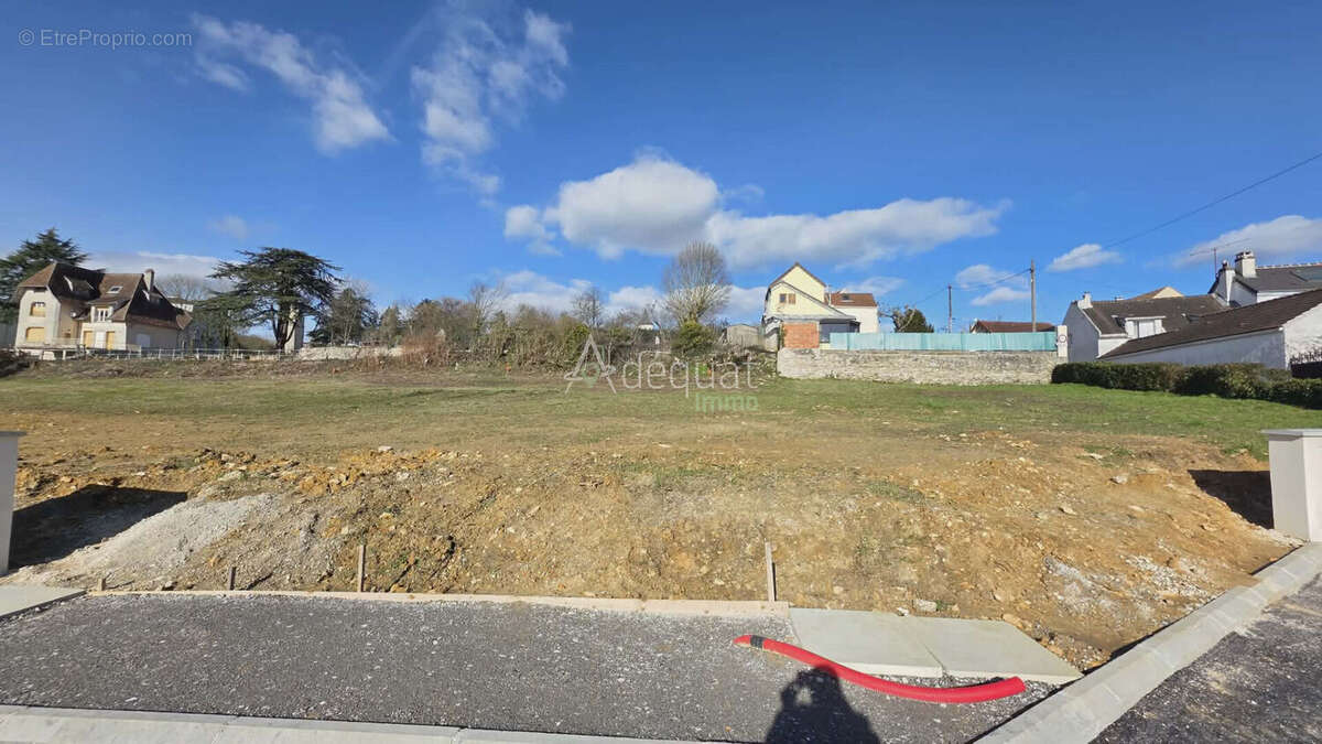 Terrain à SAINT-MARTIN-DU-TERTRE