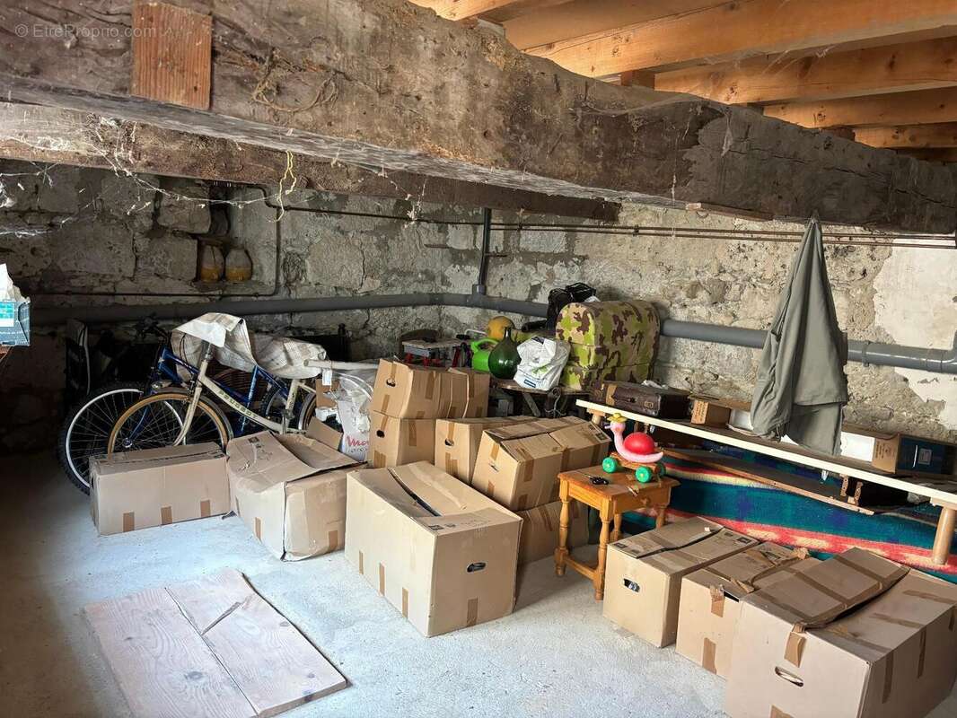   - Maison à SAINTE-MERE