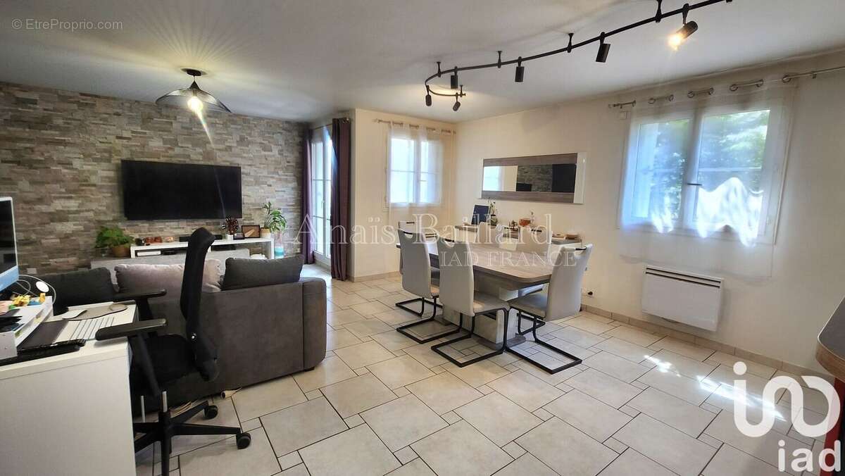 Photo 2 - Appartement à LIEUSAINT