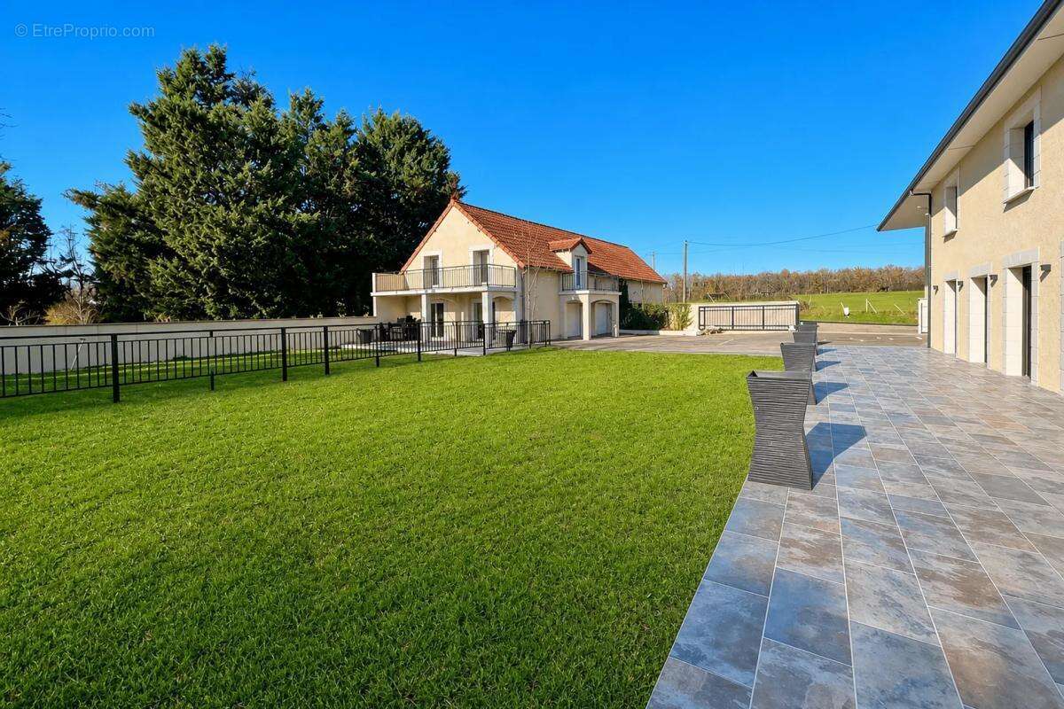 Maison de 390 m² avec terrain de 3 hectares - photo 31