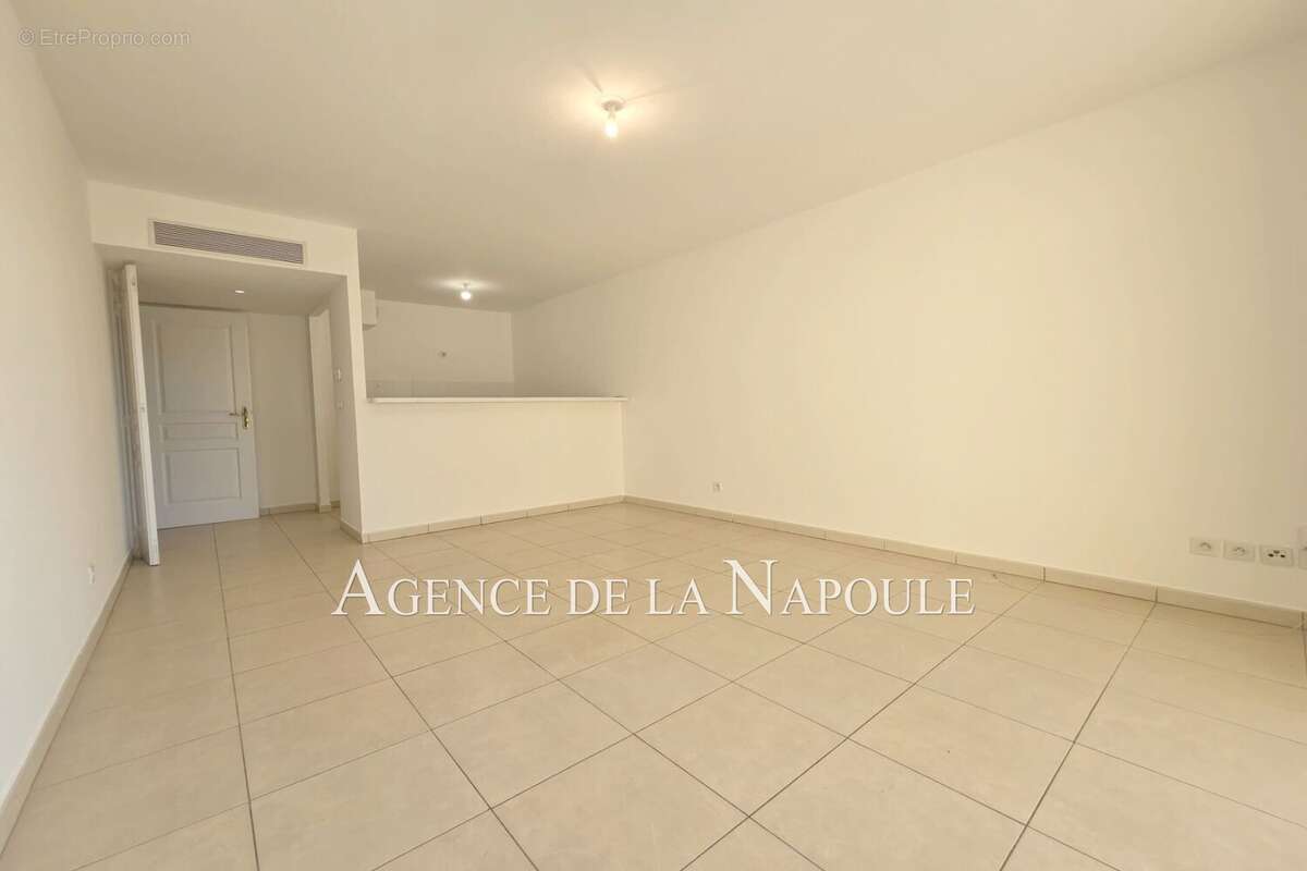 Appartement à MANDELIEU-LA-NAPOULE