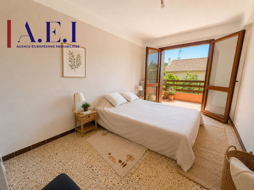 *Appartement T4 avec terrasses et stationnement - photo 10