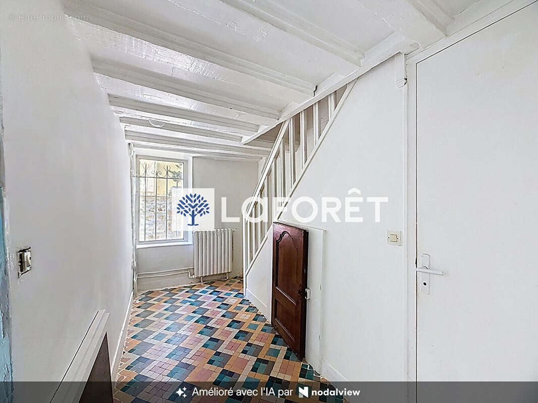 Maison de caractère 167 m² - 5 ch. - à rénover - photo 7