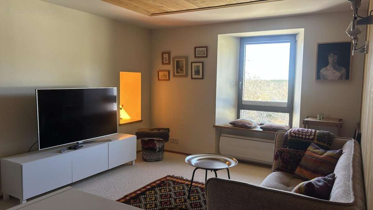 Maison à SAINTE-GENEVIEVE-SUR-ARGENCE