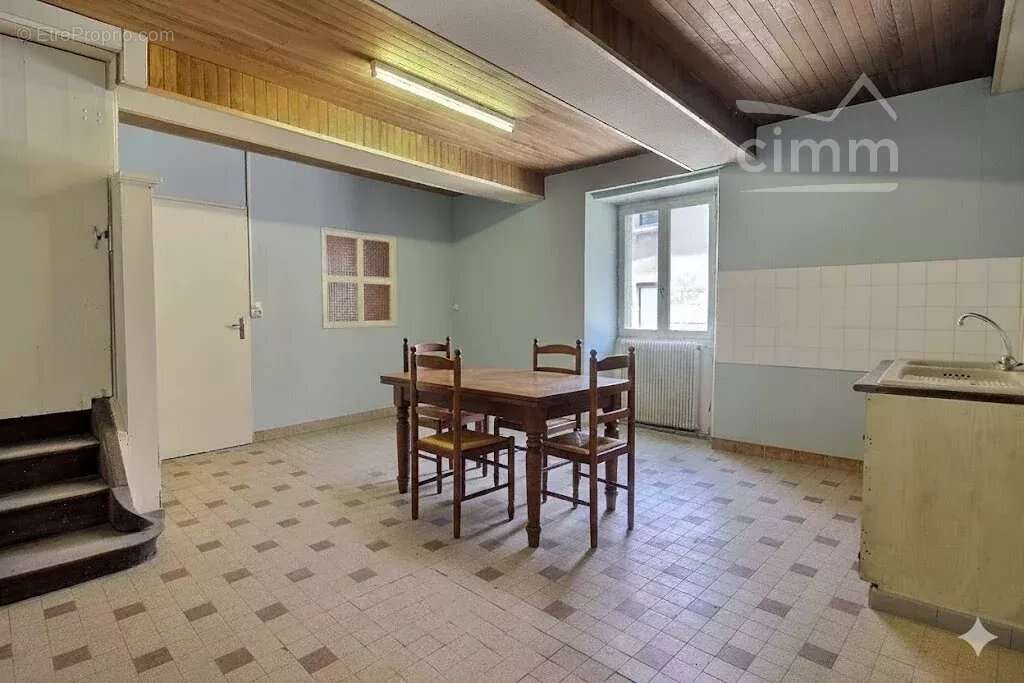 Maison à SAINT-BARTHELEMY-DE-VALS