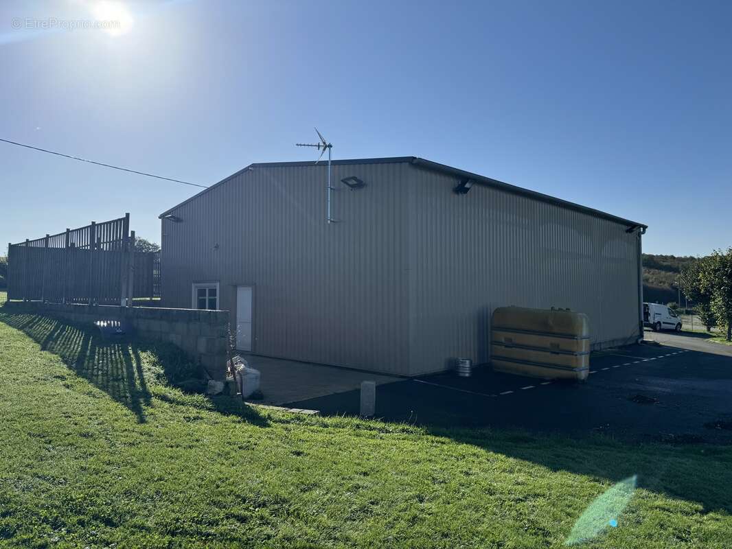 n°2 - Commerce à BENEVENT-L&#039;ABBAYE