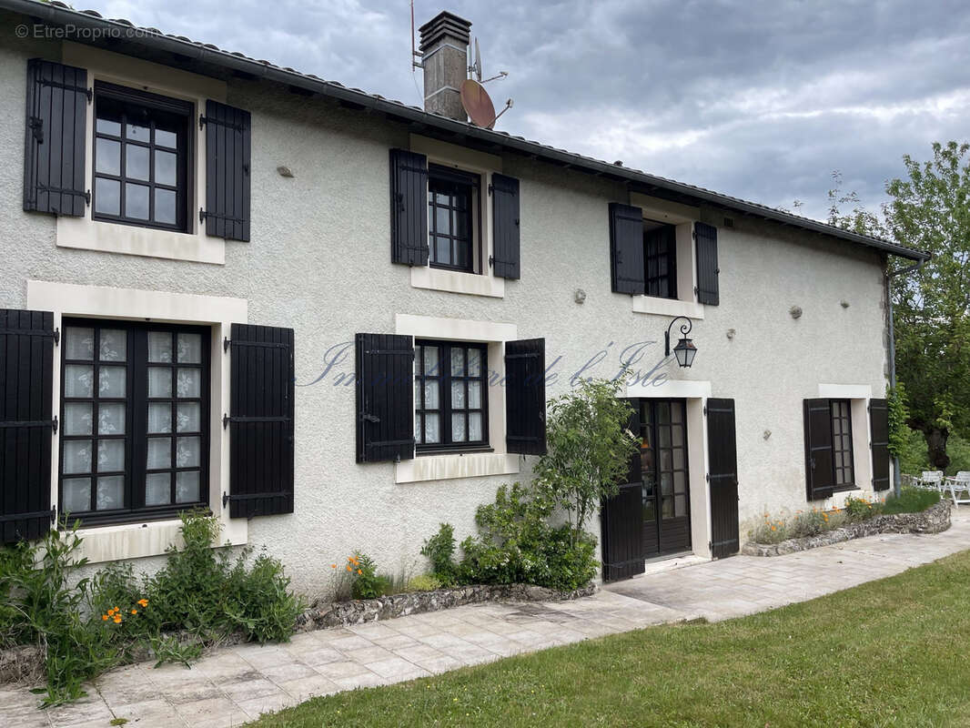 Maison à CHAMPNIERS-ET-REILHAC