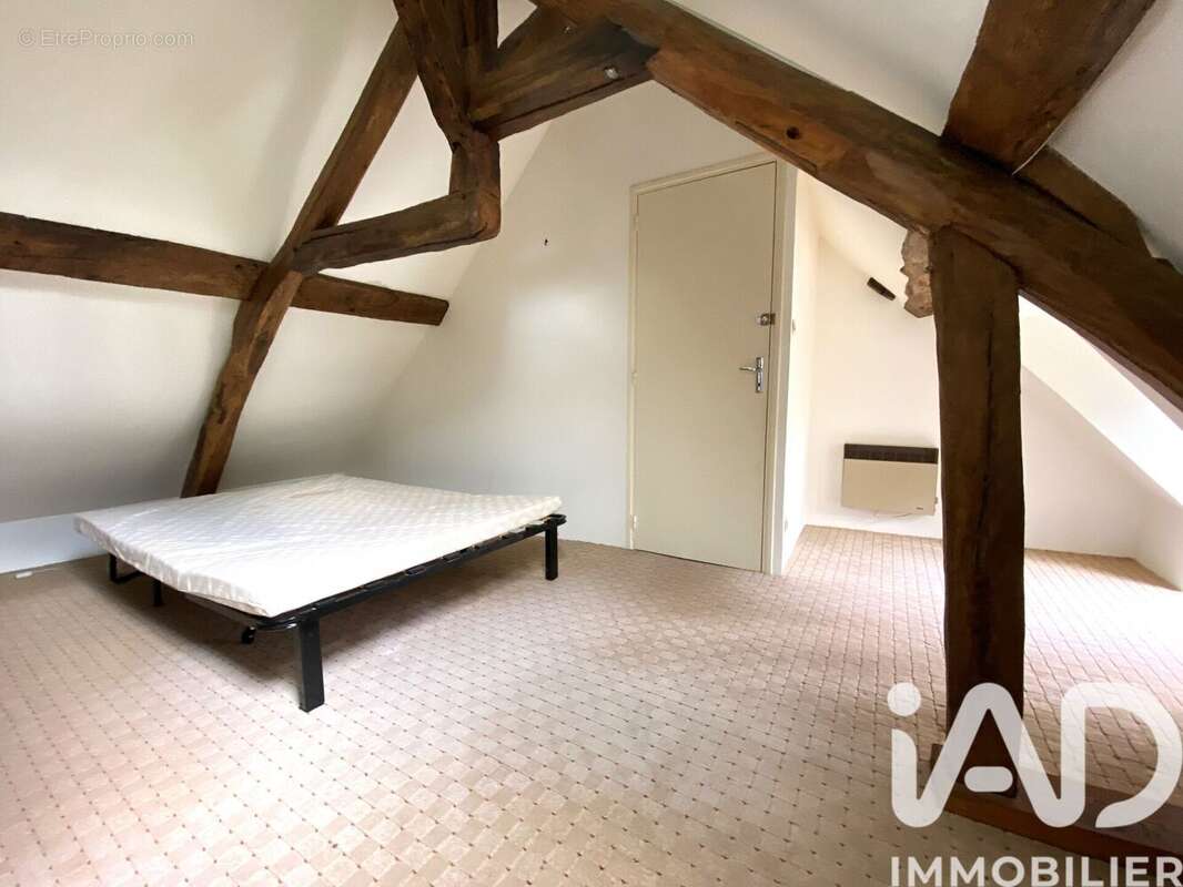Maison 105 m² à Villeloin-Coulange  - photo 9