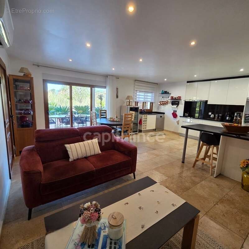 BASTELICACCIA (Corse du sud) proche AJACCIO: Villa de 360m2 avec  piscine et jardin paysager - photo 13