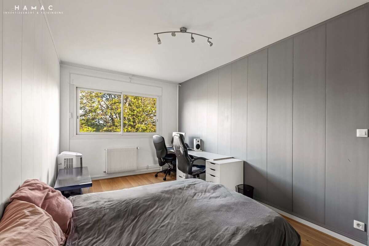 Écully Centre - À vendre - Appartement 5 pièces de 123 m² avec terrasse  - Garage & Place de parking privative - photo 12