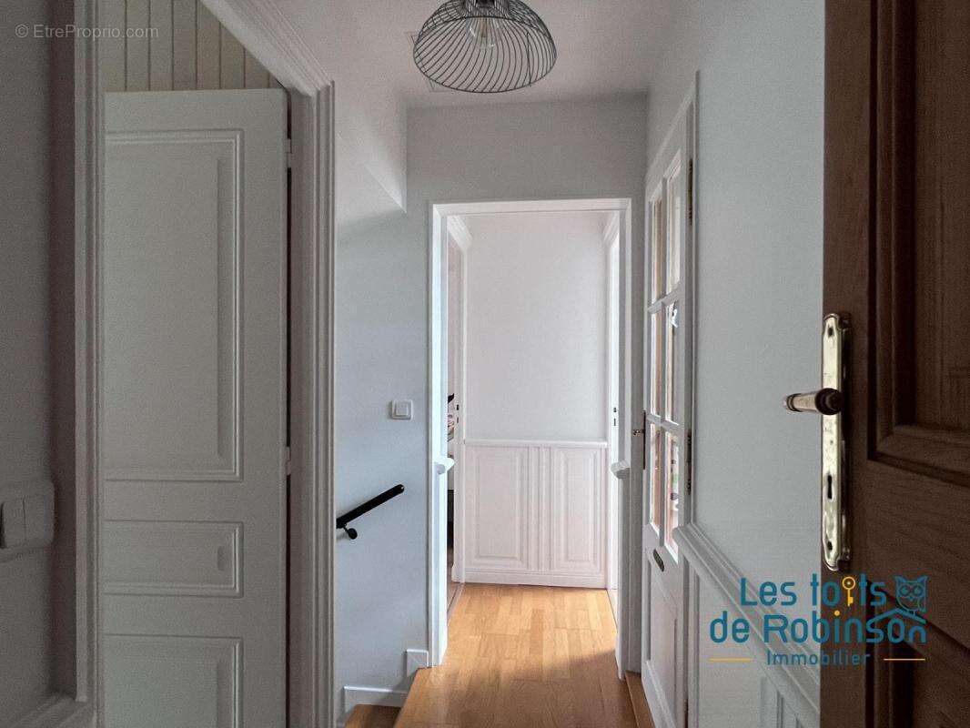 Maison à VERRIERES-LE-BUISSON