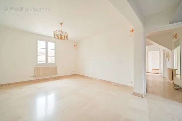 Exclusivité : Grand Duplex en plein centre de Rueil Malmaison - photo 3