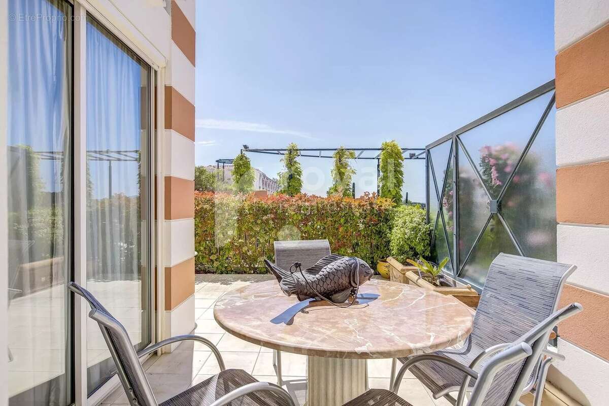 Appartement à MOUGINS