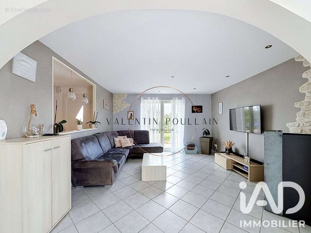 Maison 143 m² à Le Mesnil-Angot  - photo 7