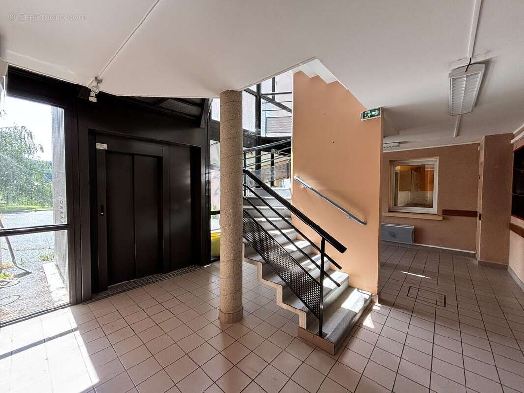 Appartement 500 m² à Saint-Igny-De-Vers  - photo 9