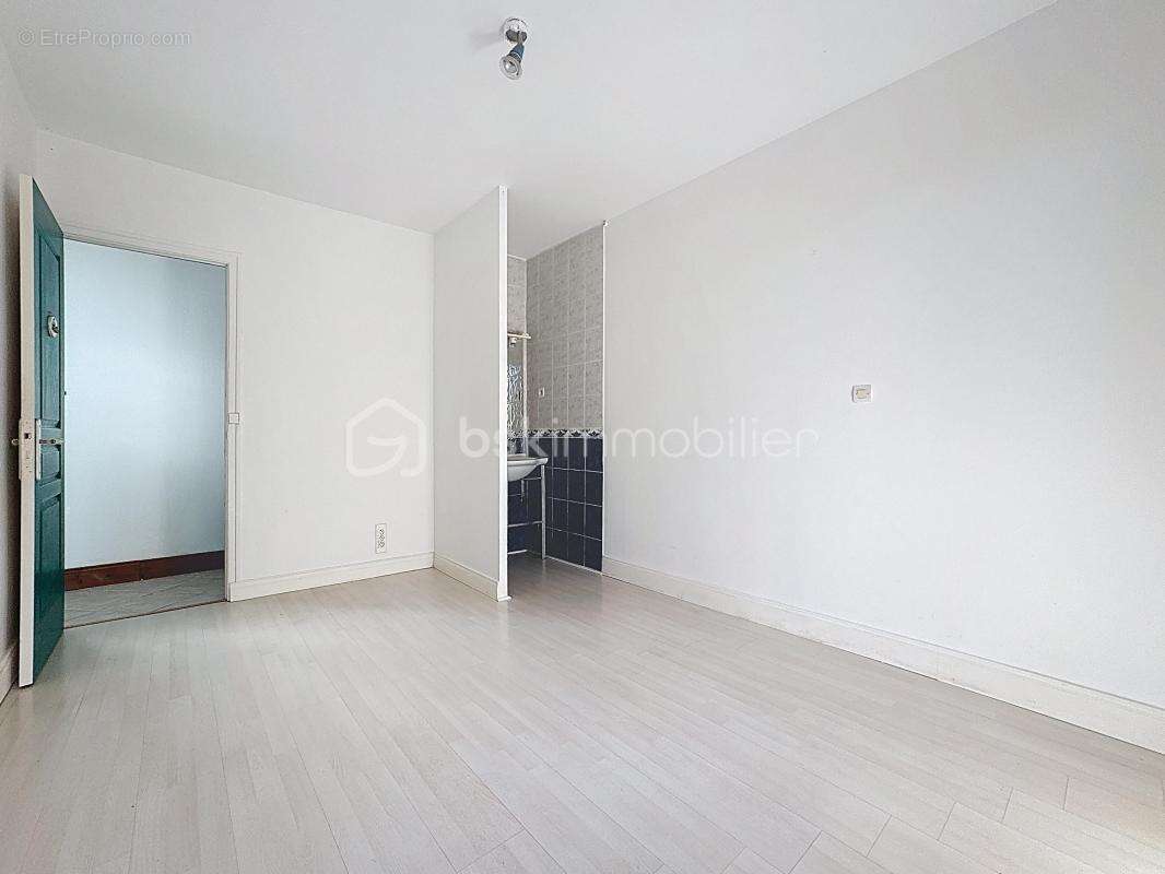 Belle maison en pierres 3 chambres + Jardin / Parking / Portail motorisé - photo 9