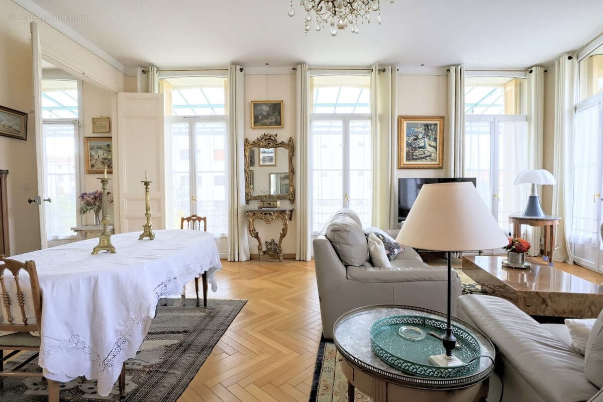 Appartement à HYERES