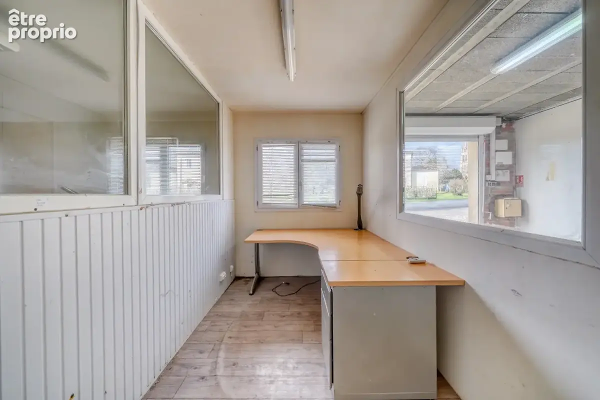 Local de 600m2 sur parcelle de 1000m2 - photo 4