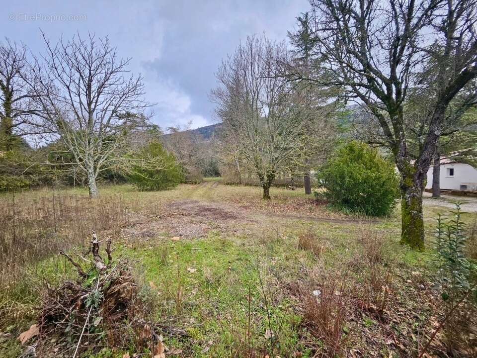 Terrain à LA DESTROUSSE