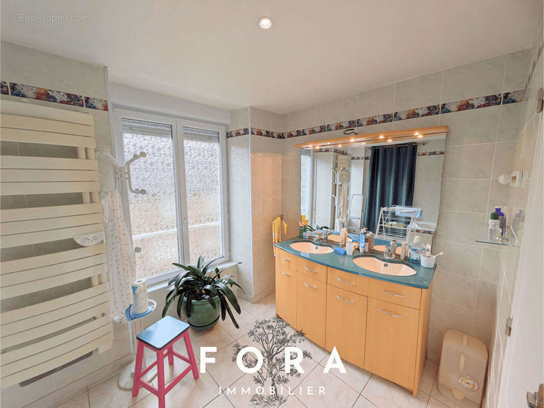 Maison à CONDE-SUR-NOIREAU