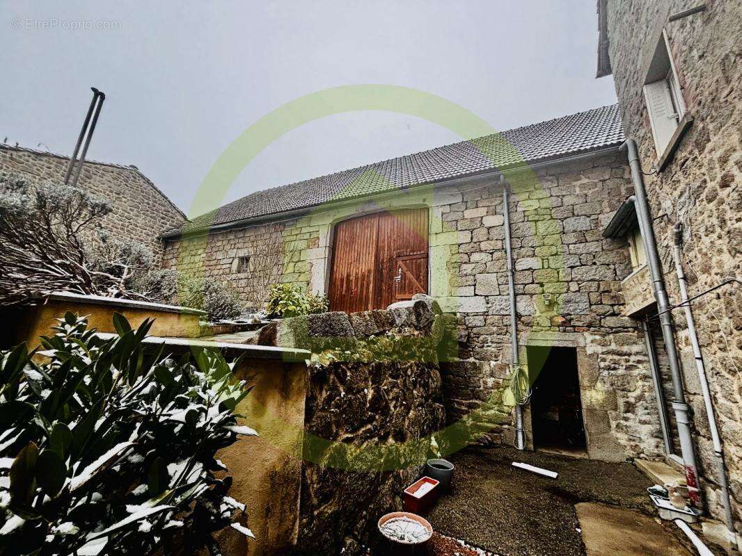 Maison à LA VILLETELLE