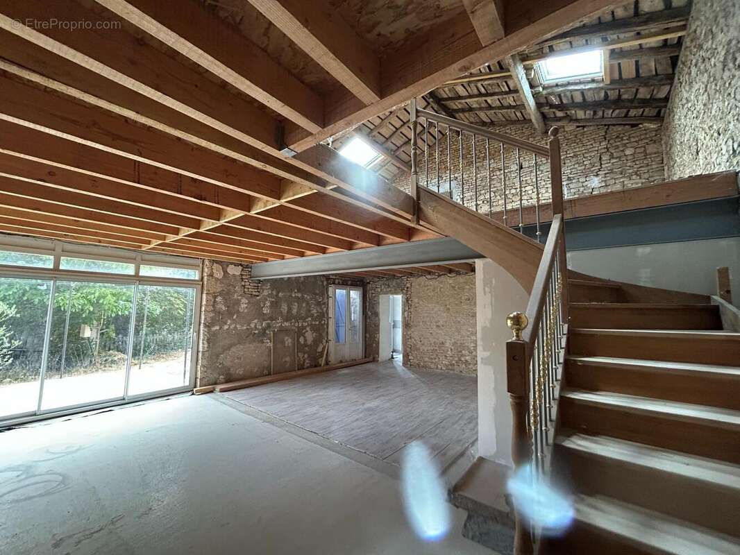 Maison 188 m² à Mouton  - photo 2