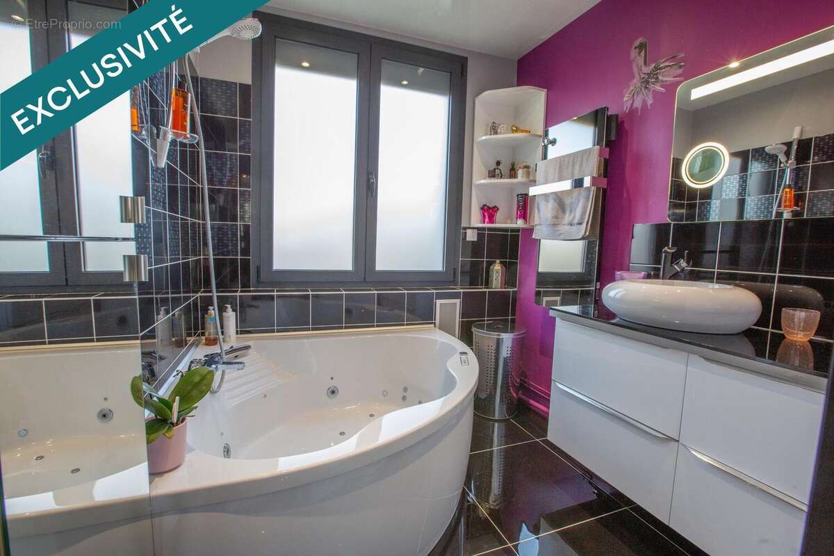 Photo 9 - Maison à LE MESNIL-SAINT-DENIS