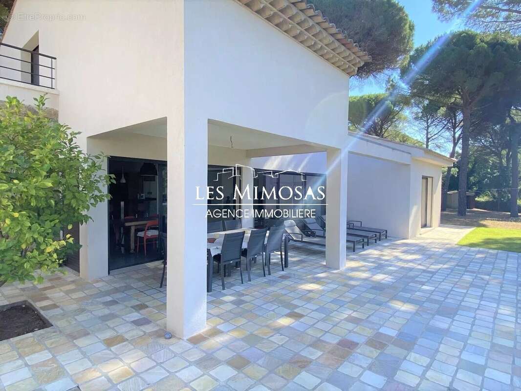 Maison à ROQUEBRUNE-SUR-ARGENS
