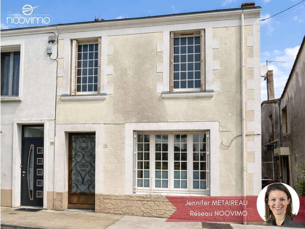 Maison à MONNIERES